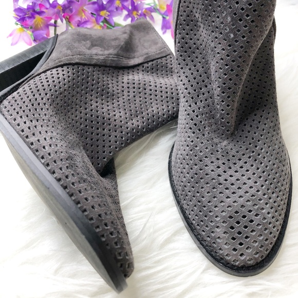Steve Madden Gray Block Ankle Boot Rumble Perforated Size 10 Suede Leather Shoe - Picture 3 of 10